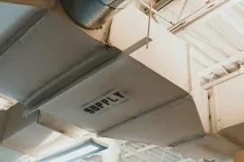 Derrière les plafonds des hôtels : ce que la ventilation raconte sur la qualité d'un séjour